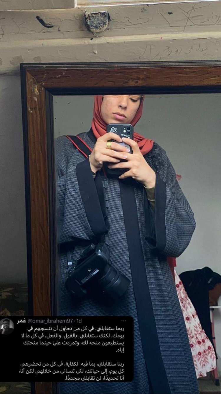 <p><span style="color:#000000"><strong>SON PAYLAŞIMI ÖLÜM HAKKINDAYDI...</strong></span></p>
<p><span style="color:#000000"><strong>Gazze'deki University College of Applied Sciences mezunu olan Fatima Hassona, ayrıca öldürülmeden birkaç gün önce yaptığı paylaşım ise adeta bir vasiyet niteliğindeydi. Ölüm hakkında cümleler kuran Hassona, paylaşımında şu ifadelere yer vermişti:</strong></span></p>
<p><span style="color:#000000"><strong>"Kaçınılmaz ölüme gelince, eğer ölürsem, gürültülü bir ölüm istiyorum, bir son dakika haberinde ya da bir grupla bir numarada olmak istemiyorum, dünya tarafından duyulan bir ölüm, sonsuza dek sürecek bir iz ve ne zamanın ne de mekanın gömebileceği ölümsüz görüntüler istiyorum."</strong></span></p>