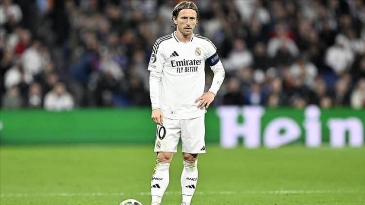 <p>Oylamaya katılanların yüzde 7'si Modric ile yolların ayrılmasını istedi.</p>