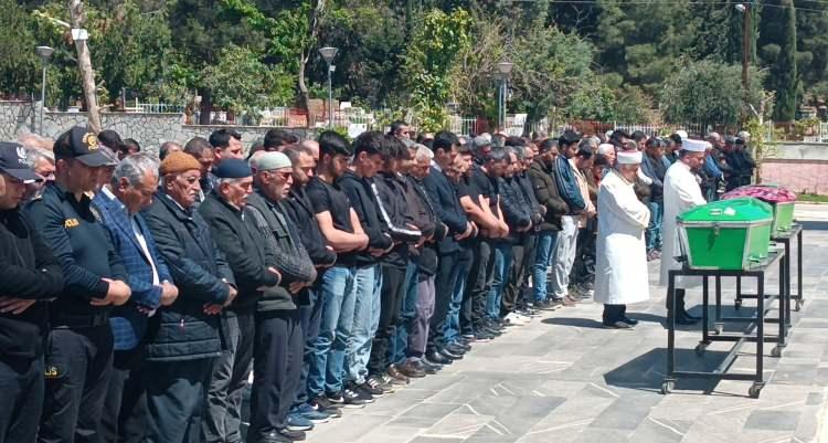 <p> İlçe Müftüsü Mustafa Demir'in kıldırdığı cenaze namazının ardından cenazeler, İslahiye Asri Mezarlığı'nda yan yana toprağa verildi.</p>
