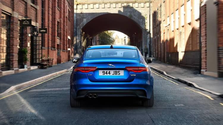 <p>1) JAGUAR XE</p>
