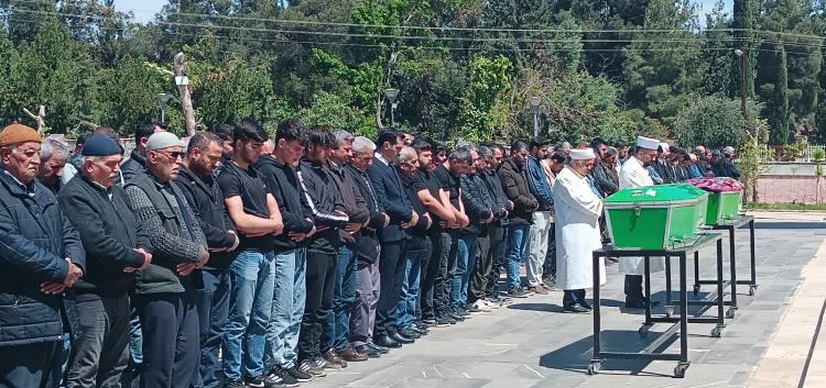 <p><span style="color:#B22222"><strong>ANNE VE OĞLUNUN ACI ÖLÜMÜ</strong></span></p>
<p>Acil serviste tedavi altına alınan Mustafa Polat ile annesi Hüsne Evren Polat, doktorların tüm çabasına kurtarılamadı.</p>
<p>Bir iş yerinin güvenlik kamerasına yansıyan kaza sonrası TIR şoförü T.G. gözaltına alındı.</p>