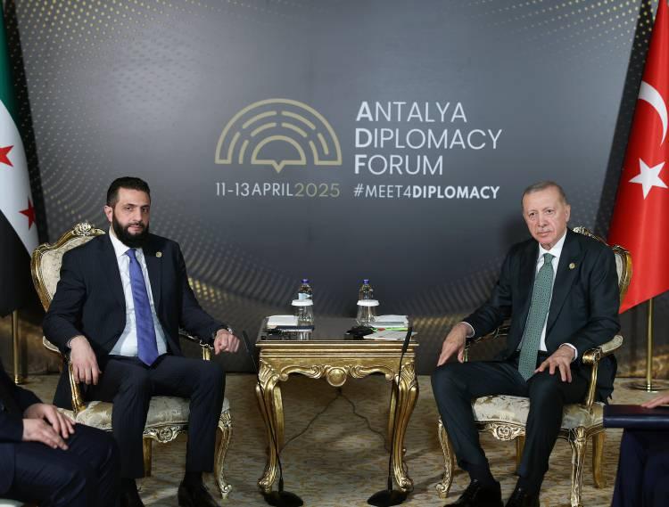 <p>Erdoğan, terörle mücadele alanında Türkiye ve Bulgaristan arasındaki dayanışmanın devam etmesinin önemli olduğunu, bunun için önümüzdeki süreçte Bulgaristan'dan adımlar beklendiğini kaydetti.</p>
