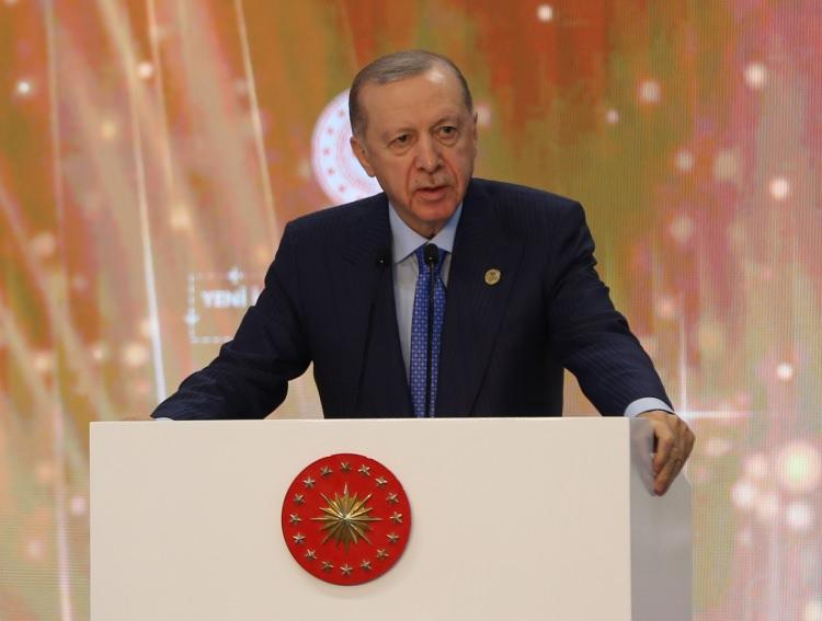 <p>Forum kapsamında son görüşmesinde Somali Cumhurbaşkanı Hasan Şeyh Mahmud ile bir araya gelen Cumhurbaşkanı Erdoğan, Türkiye ile Somali ilişkilerinin geliştirilmesi için çalıştıklarını, iki ülke arasındaki işbirliğini artırmak için adım atmaya devam edeceklerini vurguladı.</p>
