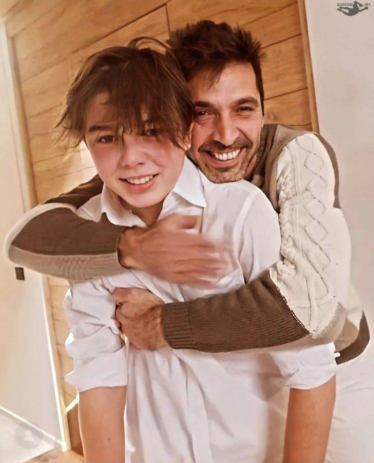 <p>Aynı aileden iki üyenin farklı mili takımlar seçmesi oldukça nadir yaşanıyor.</p>