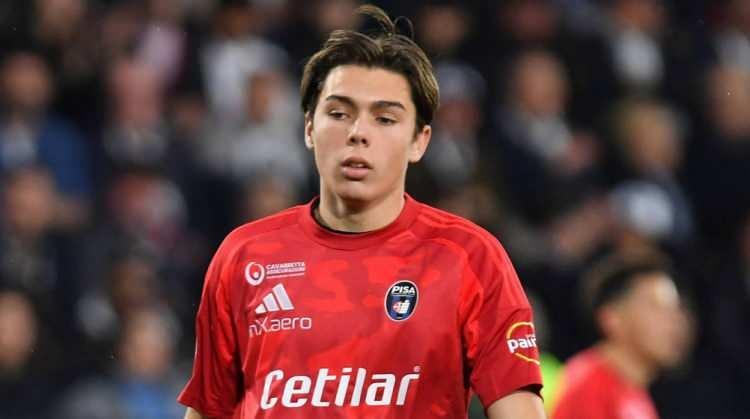 <p>Juventus'un alt yapısında futbola başlayan 17 yaşındaki Louis Thomas, şu anda İtalya'da Pisa'nın altyapısında forma giyiyor.</p>
