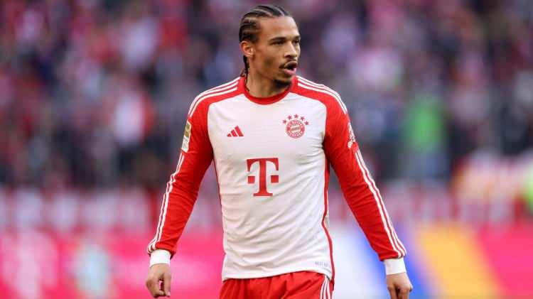 <p>Schalke 04 ile adından söz ettiren, Manchester City ve Bayern Münih forması giyen Leroy Sane ise Almanya Milli Takımı'ndan gelen teklifi kabul etti.</p>
