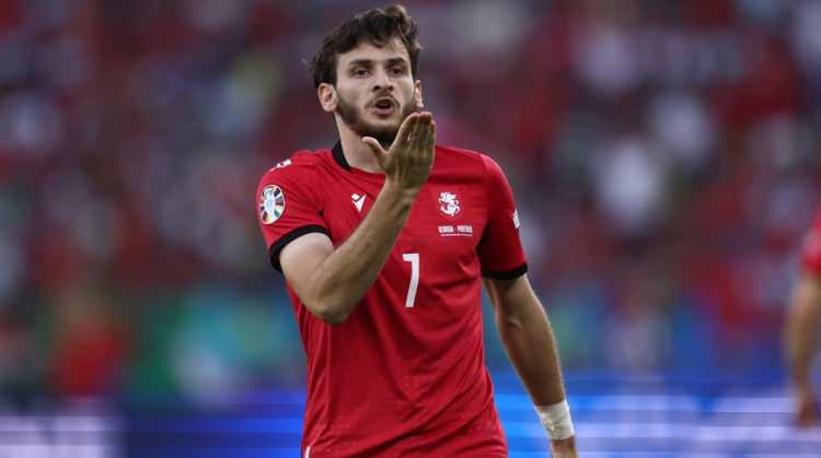 <p>Paris Saint-Germain'de kariyerine devam eden Khvicha Kvaratskhelia, Gürcistan Milli Takımı adına mücadele ediyor.</p>
