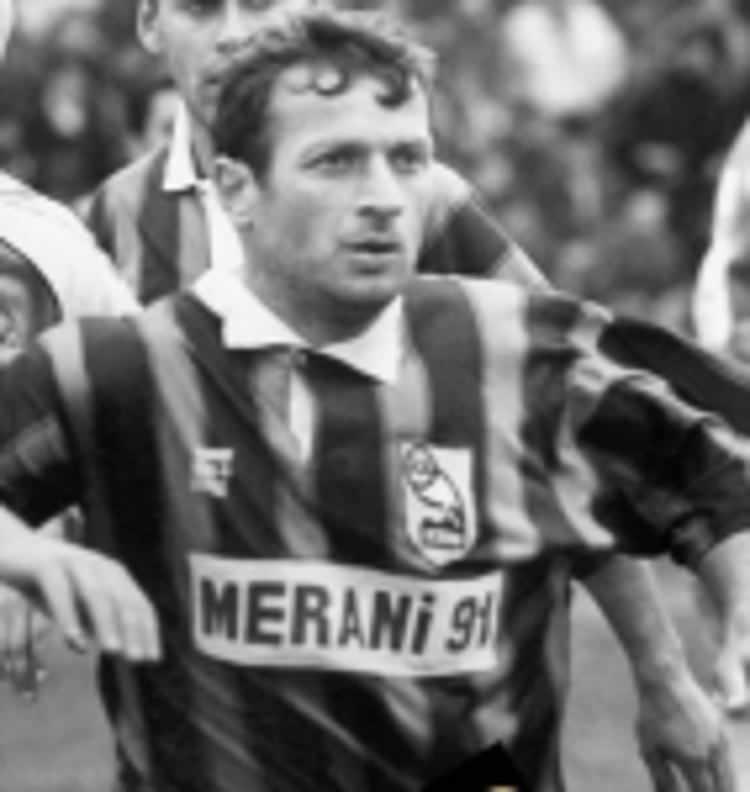 <p>Baba Badri Kvaratskhelia ise futbolculuk kariyerinde Azerbaycan Milli Takımı'nda oynamıştı.</p>
