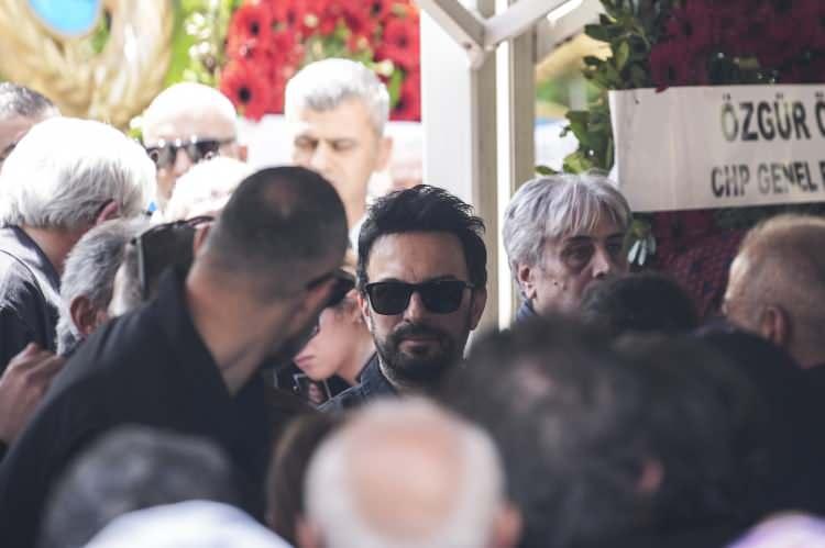 <p>Neşe Tevetoğlu'nun cenazesi, toprağa verilmek üzere Maltepe Mezarlığı'na götürüldü.</p>

<p> </p>
