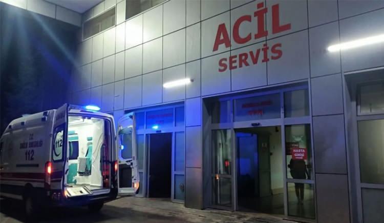 <p>Aracıyla uzaklaşan Buzlak, bir süre sonra Palandöken ilçesi Hüseyin Avni Ulaş Mahallesi Murat Ellik Bulvarı'nda direksiyonda hareketsiz bulundu.</p>
<p>İhbar üzerine olay yerine polis ve sağlık ekipleri sevk edildi. </p>