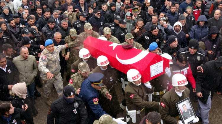 <p>Şehit, mesajında, kardeşinden eşi Gözde'ye de iyi bakmalarını istemişti. </p>