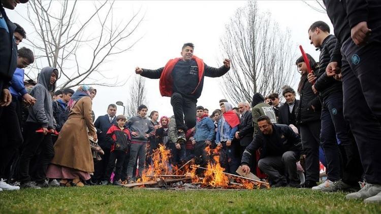 <p>AK Parti İstanbul Milletvekili Serkan Bayram, 21 Mart Nevruz Bayramı'nın resmi bayram olarak kutlanması için Meclis'e kanun teklifi verdi.</p>
<p> </p>