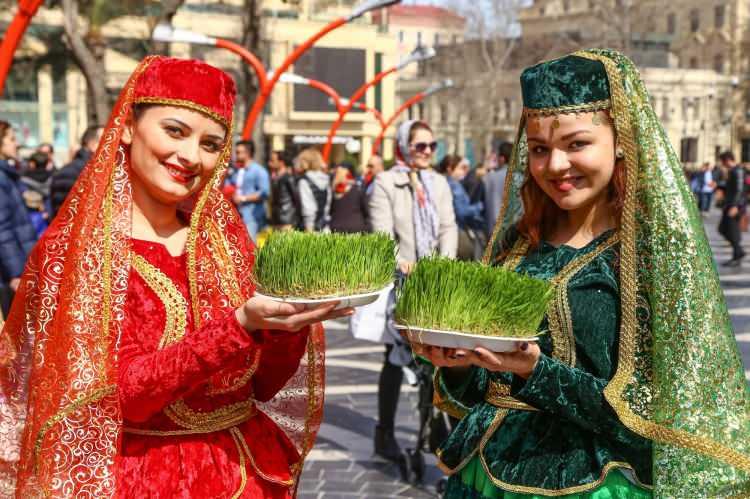 <p>Cumhurbaşkanı Recep Tayyip Erdoğan, 21 Mart günü yaptığı konuşmada, <em><strong>"Burada bir kamuoyu yoklaması yapsak ve 21 Mart'ı baharın ve kardeşliğin bayramı olarak ilan etmeye var mısınız?"</strong></em> demişti.</p>