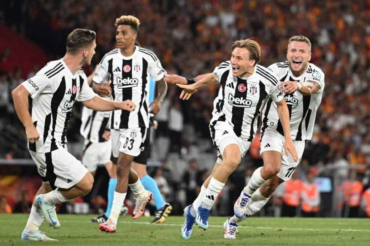 <p><strong>BEŞİKTAŞ</strong><br />
<br />
Gelir (Milyar TL): 6,12 <br />
<br />
Gider (Milyar TL): 7,56<br />
<br />
Zarar (Milyar TL): 1,44<br />
<br />
Zarar (Milyon Euro): 37,93</p>
