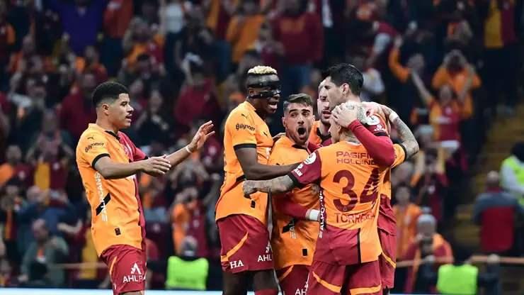 <p><strong>GALATASARAY</strong><br />
<br />
Gelir (Milyar TL): 9,88 <br />
<br />
Gider (Milyar TL): 10,95<br />
<br />
Zarar (Milyar TL): 1,07<br />
<br />
Zarar (Milyon Euro): 28,19</p>
