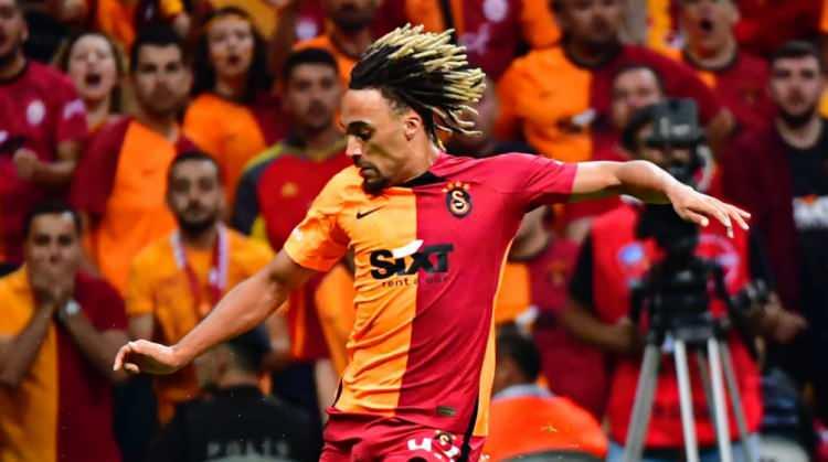 <p>Galatasaray'dan 2023-2024 sezonunun ara transfer döneminde 30 milyon avro net ve 5 milyon avro şarta bağlı bonus karşılığında Bayern Münih'e transfer olan Sasha Boey, Türkiye'den yurt dışına en yüksek bonservis bedeliyle giden futbolcu rekorunu kırdı.</p>