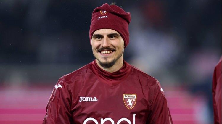 <p>25 yaşındaki orta saha oyuncusu, bu sezonun ara transfer döneminde kiralık olarak gittiği Torino'da ise çıktığı 8 lig maçında 4 gol kaydetti.</p>