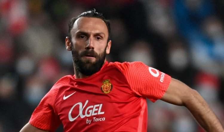 <p>30 yaşındaki forvet, bu sezon Real Mallorca formasıyla &ccedil;ıktığı 26 ma&ccedil;ta 7 gol ve 2 asistlik katkı sağladı.</p>
