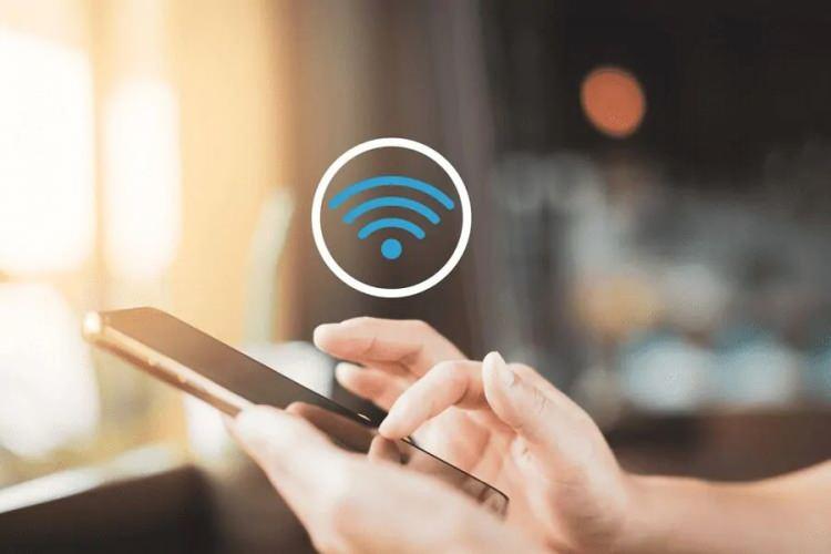 <p><span style="color:#B22222"><strong>Yardımcı programlar sayesinde telefonunuzun bağlı olduğu ağdaki cihazları tarayın.</strong></span></p>
<p> </p>
<p><strong>Ayrıca;</strong></p>
<p> </p>
<p>Cep telefonunuzu çıkartıp bir arama gerçekleştirin, aradığınız kişinin sessiz olmasını sağlayıp, görüşmeyi hoparlöre verin. Çok geçerli bir yöntem olmasa da eğer kameranız kablosuzsa sinyal iletmek zorundadır. Herhangi bir hoparlör yanında cep telefonunuz çaldığı zaman oluşan ritmik cızırtı şeklindeki parazit, kameraya yaklaştığınızda cihazınızın hoparlöründen de duyulabilir. </p>