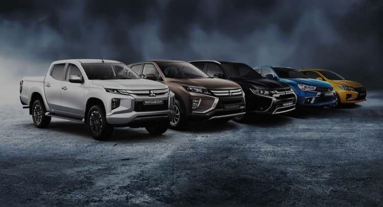 <p>Mitsubhishi Motors da sevkiyatları durduracak şirketler listesine katılıyor. Japon üreticisi ABD’ye gönderdiği araçları bayilere göndermek yerine limanlarda tutuyor.</p>
