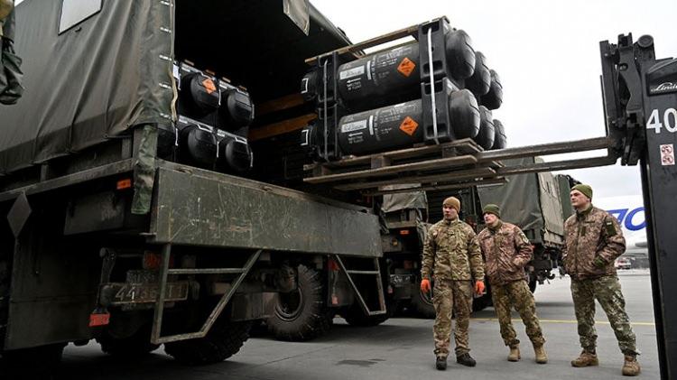 <p>Trump’ın sanki bir savaş tazminatı gibi istediği Ukrayna’nın sahip olduğu kritik mineral ve nadir toprak elementlerinden 500 milyarlık bir bölümü için yaptığı pazarlıkta yeni teklifler gelmeye devam ediyor.</p>