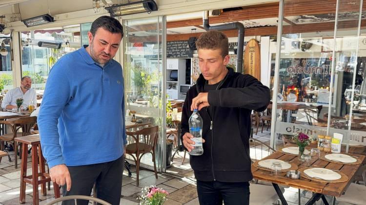 <p>Yıldız konuşmasının devamında şunları söyledi: </p>

<p> </p>

<p>"<strong>Ama öncelikle Bodrum İlçe Emniyet Müdürü Mehmet Darendeli’ye teşekkür ediyorum. Gerçekten çok hassas davrandılar. Kendilerine buradan selamlarımı iletiyorum. Bizler bugünlere zorlu şartlarla geldik. Bu yaşımızda, bu çalışma hayatında iş insanı olarak. Herkes çalışma hayatındaki insanlara yardımcı olursa, toplum olarak daha mutlu ve huzurlu oluruz. Aslan kardeşimizin bu davranışı gönlümü fethetti, öyle söyleyeyim. Bu hareketiyle takdirimi kazandı. Allah nasip ederse kendisiyle uzun yollar yürüyeceğiz." </strong></p>
