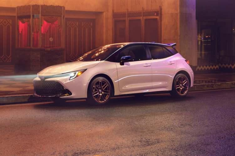 <p><strong>COROLLA HATCHBACK HYBRİD FİYAT LİSTESİ</strong></p>
<p> </p>
<p> </p>
<p><strong>Versiyonu</strong>: 1.8 Hybrid Flame e-CVT. Fiyatı: 2.041.000 TL. <strong>Kampanyalı Fiyatı</strong>: 1.741.000 TL.</p>
<p> </p>
