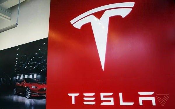 <p><strong><span style="color:#B22222">1) TESLA - ABD </span> | YÜZDE 19.3</strong></p>