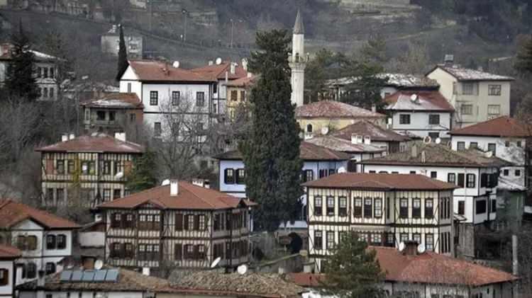 <p>43. KARABÜK - Safranbolu Evleri</p>
<p> </p>