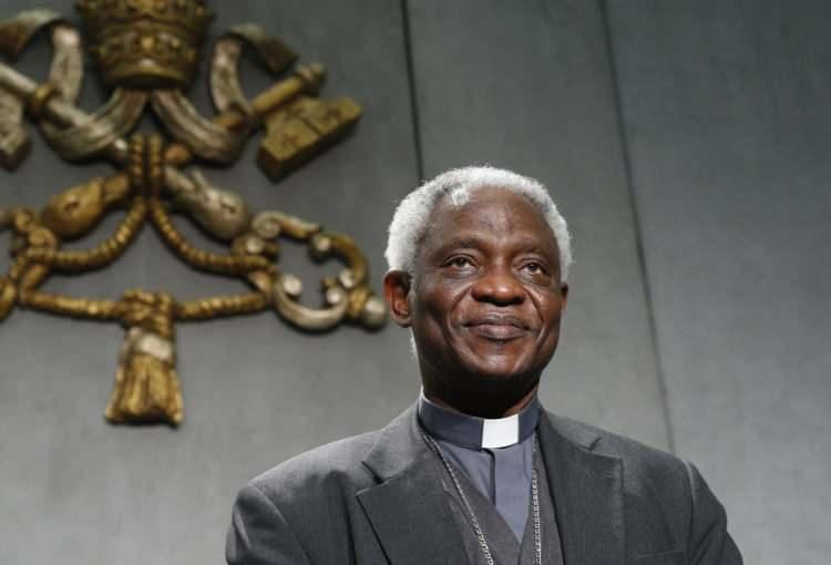 <p>Bu kapsamda Vatikan Dışişleri Bakanı İtalyan Kardinal Pietro Parolin, sosyal adalet vurgusuyla adını duyuran Filipinler vatandaşı Kardinal Luis Antonio Tagle ve Afrikalı aday Kardinal Peter Turkson öne çıkan isimlerden birkaçı.</p>

<p>Ayrıca Macaristan’dan Kardinal Péter Erdő ve Ukrayna’dan genç isim Kardinal Mykola Bychok da muhtemel adaylar arasında gösteriliyor.</p>
