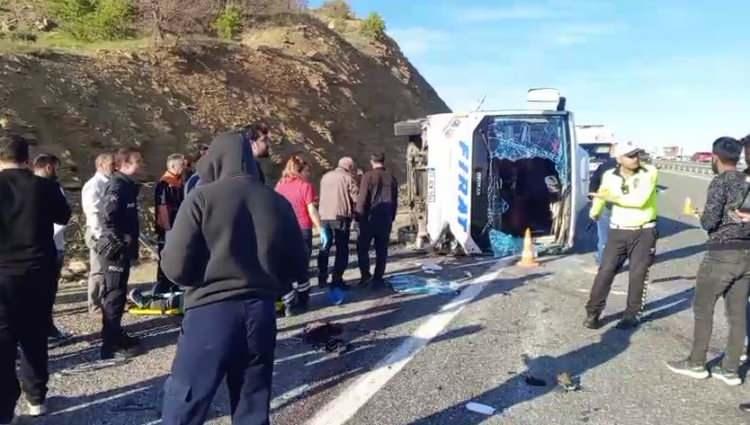 <p>Ekipler kaza yerinde güvenlik önlemi alarak inceleme başlatırken, Elazığ Valisi Numan Hatipoğlu da olay yerine gelerek inceleme yaptı.</p>
