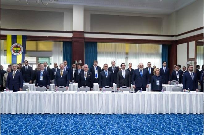 <p>Diğer yandan Fenerbahçe'de İstanbul'da da Ali Koç'a tepkiler devam etti. </p>
