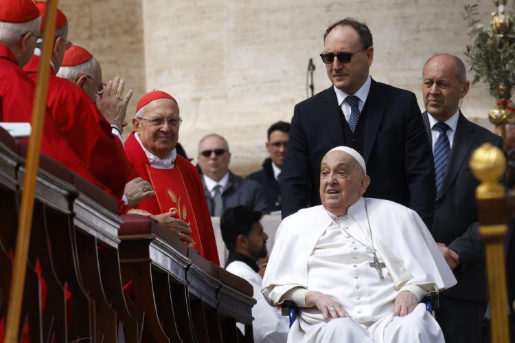 <p>İtalyan basınında, tüm seçici kardinallerin Roma'ya erken ulaşmış olması durumunda ise Papalık Seçiminin (Konklav) başlangıcının da öne alınabileceği belirtildi.</p>