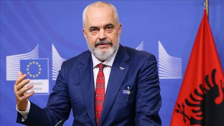 <p><strong>"İRAN BİZİ HEDEF ALDI, HER TÜRLÜ İLİŞKİYİ KESTİK"</strong></p>
<p>İran’ın Ortadoğu’da olduğu kadar Balkanlar’da da istikrarsızlık yaratmaya çalıştığını belirten Rama, Arnavutluk’un İran ile tüm diplomatik ilişkilerini sonlandırdığını belirtti:</p>
<p>"İran rejimi, dijital altyapımızı yok etmeye çalıştı. Onların elçilerini ülkemizden kovduk ve hiçbir eksiklik hissetmedik."</p>