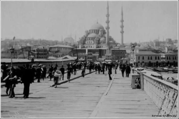<p>Galata Köprüsü 1890 1885'te Polycarpe Joaillier ile ortaklık kurar</p>
