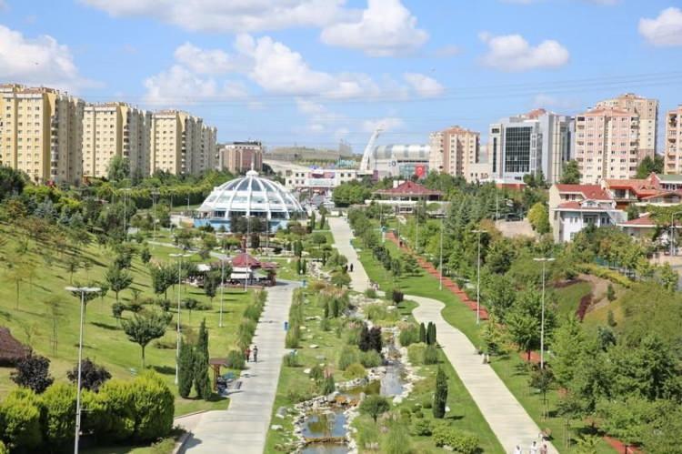 <p><span style="color:#B22222"><strong>12)  BAŞAKŞEHİR'İN BÜYÜK BÖLÜMÜ</strong></span></p>
