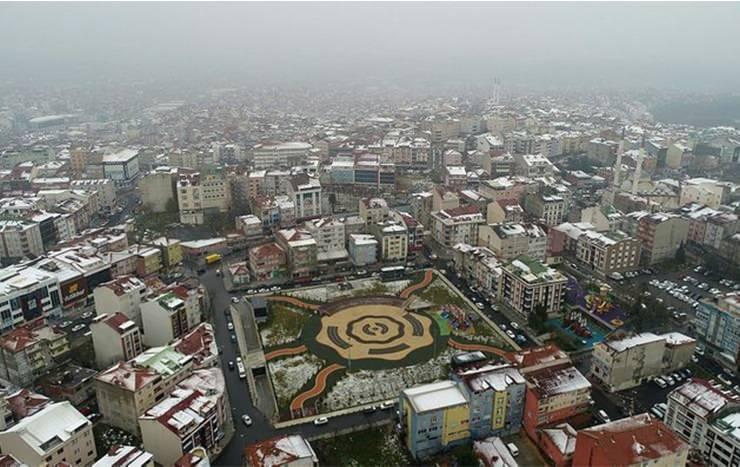 <p>Zemin yapısı açısından sağlam alan. Ayrıca fay hattına uzak bölge.</p>