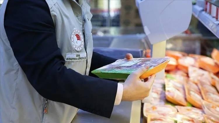 <p>Hileli gıda üreten işletmeleri gözler önüne sermek üzere yayımlanan taklit ve tağşiş listesi yeniden güncellendi.</p>

<p> </p>

<p><strong>25.04.2025 tarihinde yapılan güncellemede Sultangazi'de bulunan bir işletme de kara listeye girdi.</strong></p>
