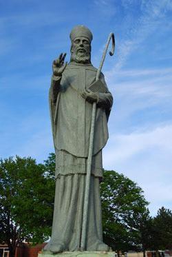 <p><strong><span style="color:rgb(178, 34, 34)">ST. MALACHY KİMDİR?</span></strong></p>
<p>St. Malachy, İrlanda’da 12. yüzyılda yaşamış bir başpiskopostur. </p>