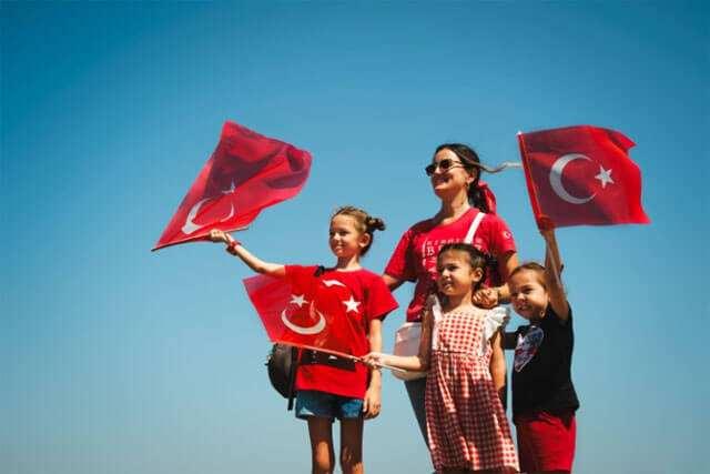 <p><strong>Biz de Haber7.com ekibi olarak bu özel günde, çocuklarınıza öğretebileceğiniz ve kutlamalar sırasında okutabileceğiniz en güzel ve özel 23 Nisan şiirlerini sizler için derledik.</strong></p>
