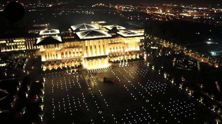 <div>
<div><strong>RÜYADA CUMHURBAŞKANI VE BAŞBAKAN GÖRMEK</strong></div>
<div> </div>
<div>Zor günlerin geride kalacağına, sorunların ve sıkıntıların iş konusunda deneyimli birinin vereceği destek ile çözüme kavuşacağı,alınacak hayırlı bir haber sayesinde deyim yerindeyse sevinçten havalara uçulacağı, kötü kişilerin haneden uzaklaştırılacağı ve çıkan dedikoduların sona ereceğine işaret eder.</div>
<div> </div>
</div>