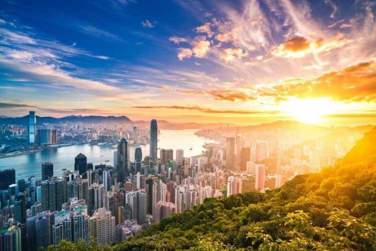 <p><span style="color:#B22222"><strong>20)  HONG KONG</strong></span></p>
