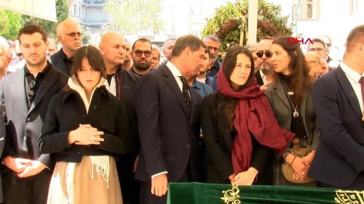 <p><span style="color:rgb(33, 37, 41)"> Cenaze namazının kılınmasının ardından Ali Osman Boyner’in tabutu omuzlara alınarak cenaze aracına konuldu</span></p>
