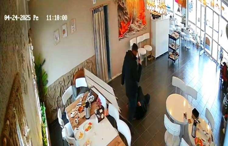 <p>Ayrıca 9 yıllık evli olan Pınar Altınel'in bir süredir eşiyle ayrı yaşadığı, boşanma davası açtığı ve Cengiz Altınel'in bu boşanmayı istemediği öğrenildi. Çiftin çocuğunun olmadığı belirtildi.</p>
