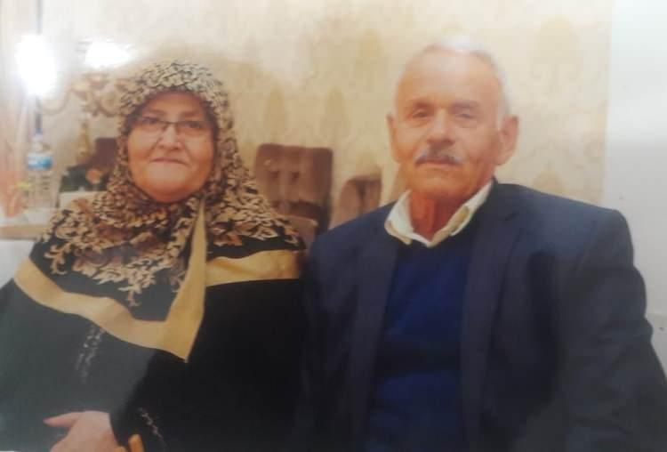<p><strong><span style="color:rgb(178, 34, 34)">“TRİP ATTI BANA, ATMAZ MI HİÇ”</span></strong></p>
<p>Hasan Akgül, <strong>"Öyle bir macera yaşattı bize, torun sağ olsun. Video çektiğini fark etmedim onun. Gülüyor ikide bir de. Diyorum, 'Oğlum gülme. Bak babaannen kaldı arabada. Bilemeyecek nereye gittiğini. Gülme oğlum.' Kendi kendine gülüyor" dedi. Zaman zaman unutkanlıkları olduğunu ancak eşini ilk kez unuttuğunu söyleyen Hasan Akgül, "Bende unutkanlık var. Eşimi daha önce unutmadım, ilk burada unuttum. 45 senelik evliyiz, seviyoruz birbirimizi. Trip attı bana, atmaz mı hiç. 'Beni bıraktınız, niye dikkat etmiyorsunuz. Sizi yanıma geleceksiniz sanıyorum' dedi. Baya bir sürdü küslüğü ama geçti. Gelip, geçici" </strong>diye konuştu. </p>