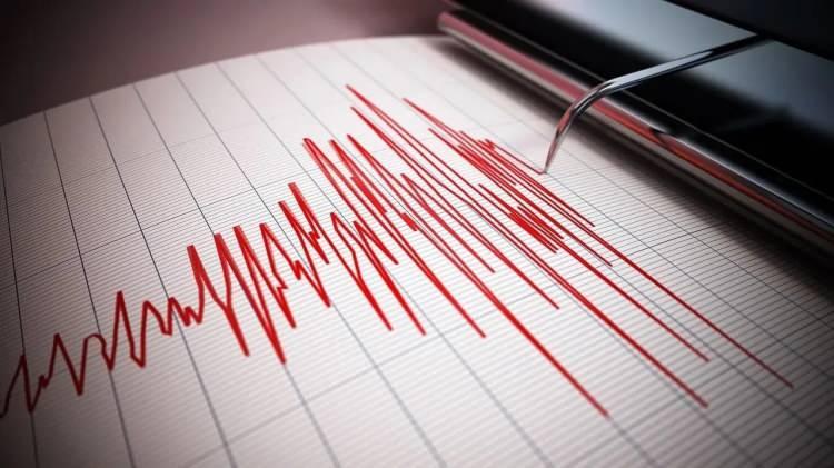 <p>Depremlerin önceden kesin olarak bilinmesinin mümkün olmadığını söyleyen Prof. Dr. Utkucu, fay hatlarının davranışlarına bağlı olarak sismik periyotların izlenebileceğini belirtti.</p>
<p> </p>