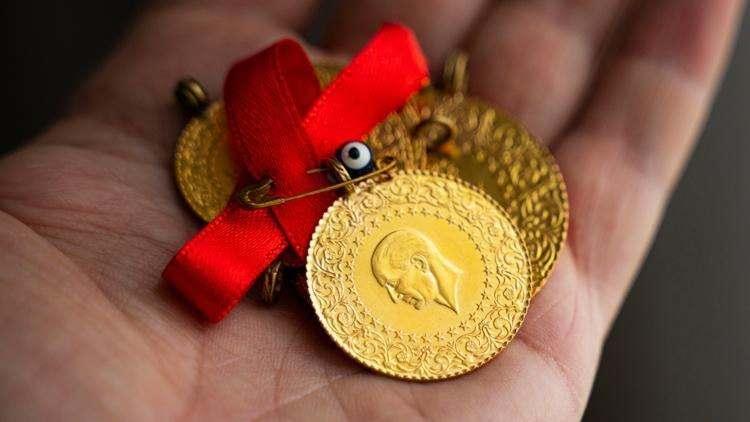 <p>Diğer değerli metallerde de düşüş var<br />
Haftanın son gününde diğer değerli metaller de karışık bir performans sergiledi. Spot gümüş yüzde 1,3 düşerek 31,98 dolardan işlem görürken, platin yüzde 0,1’lik ufak bir yükselişle 959,20 dolardan haftayı tamamladı. Paladyum ise yüzde 0,6 yükselerek 946,18 dolara çıktı. Ancak üç metal de haftalık bazda genel olarak değer kaybetti.</p>
<p><br />
<strong>HABER7</strong></p>