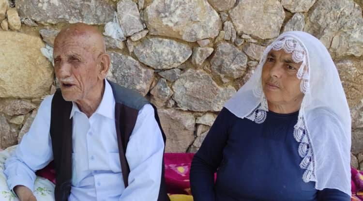 <p><span style="color:#800080"><strong>"YOĞURT YER, EKMEK YEMEZ"</strong></span></p>

<p>Dedenin 78 yaşındaki eşi Dilşen Ak, <em><strong>"Mehmet Reşit çok uyumlu biridir. Bizlere hiç kötü davranmazdı. Genellikle yoğurt yer. Haftada yarım ekmek bile tüketmez" </strong></em>dedi.</p>
