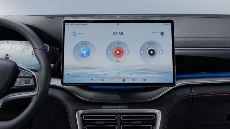 <p>Yeni 1,5 litrelik turbo motora ve dört tekerlekten çekiş sistemine sahip versiyonuyla yollara çıkmaya hazırlanan BYD SEAL U DM-i AWD, premium donanım özellikleri ve gelişmiş teknolojisiyle şarj edilebilir hibrit segmentinde daha üst düzey bir sürüş deneyimi sunmaya hazırlanıyor.</p>
