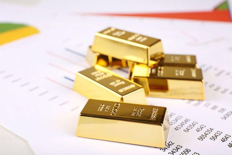 <p>Altında düşüş sürer mi?<br />
City Index ve FOREX.com analisti Fawad Razaqzada’ya göre altındaki düşüş önümüzdeki hafta da devam edebilir. Razaqzada, "Piyasada güvenli liman talebi ciddi anlamda zayıfladı. Altın fiyatları önümüzdeki günlerde bu hafta destek aldığı 3 bin 200 dolar seviyesinin altını test edebilir" dedi.</p>
<p> </p>